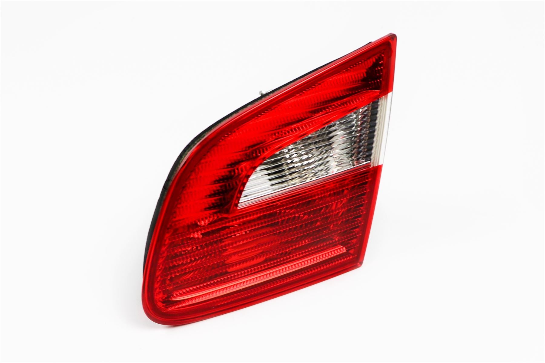 Skoda Superb Right Rear Light, Magneti Marelli OEM, OEM 3T5945108 - View 3