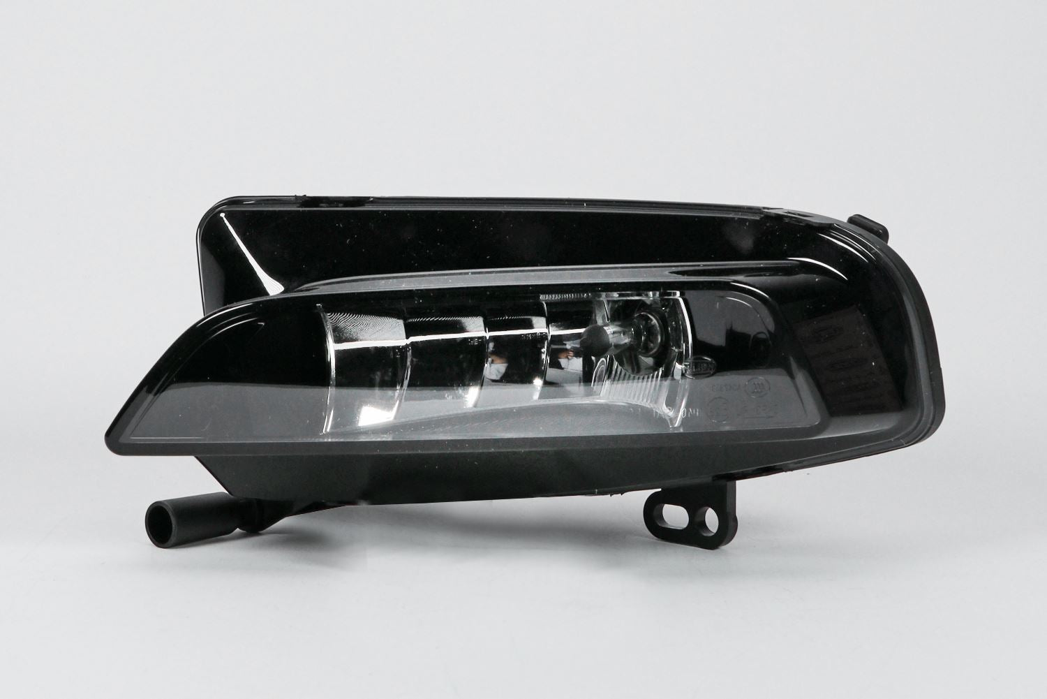 Hella Left Front Fog Light for Audi, OEM quality, OEM 8V0941699D, MPN 1NE 010 832-311