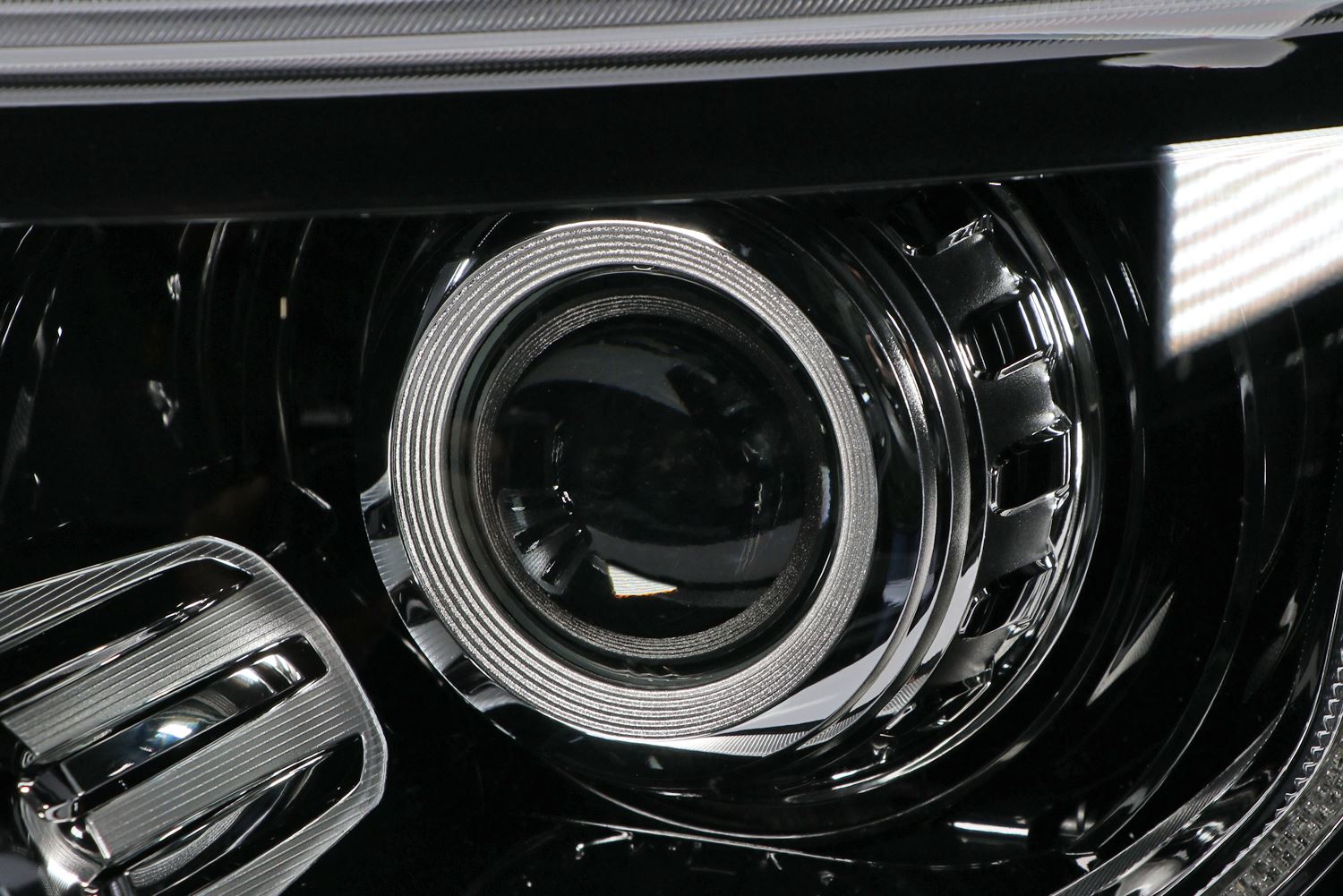 Land Rover Discovery Headlight Cover, Valeo OEM, OEM LR052388 - View 7