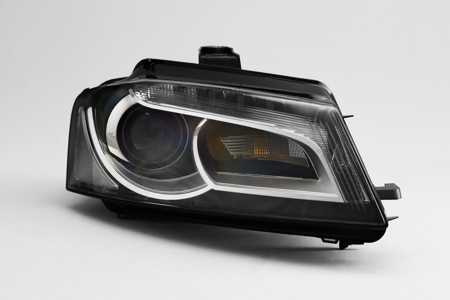 Hella Bi-Xenon LED DRL Right Headlight for Audi, OEM quality, OEM 8P0941004AM, MPN 1EL 009 648-401