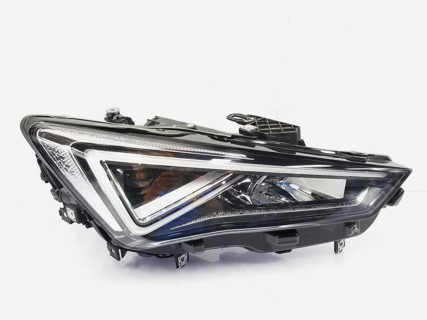 Cupra Formentor Right Headlight, Valeo OEM, OEM 5FH941774B, MPN 451147