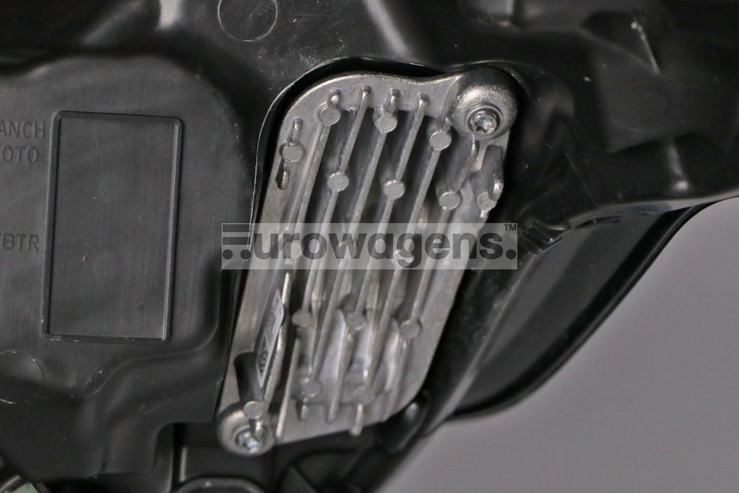 Land Rover Discovery Headlight Cover, Valeo OEM, OEM LR085646 - View 4