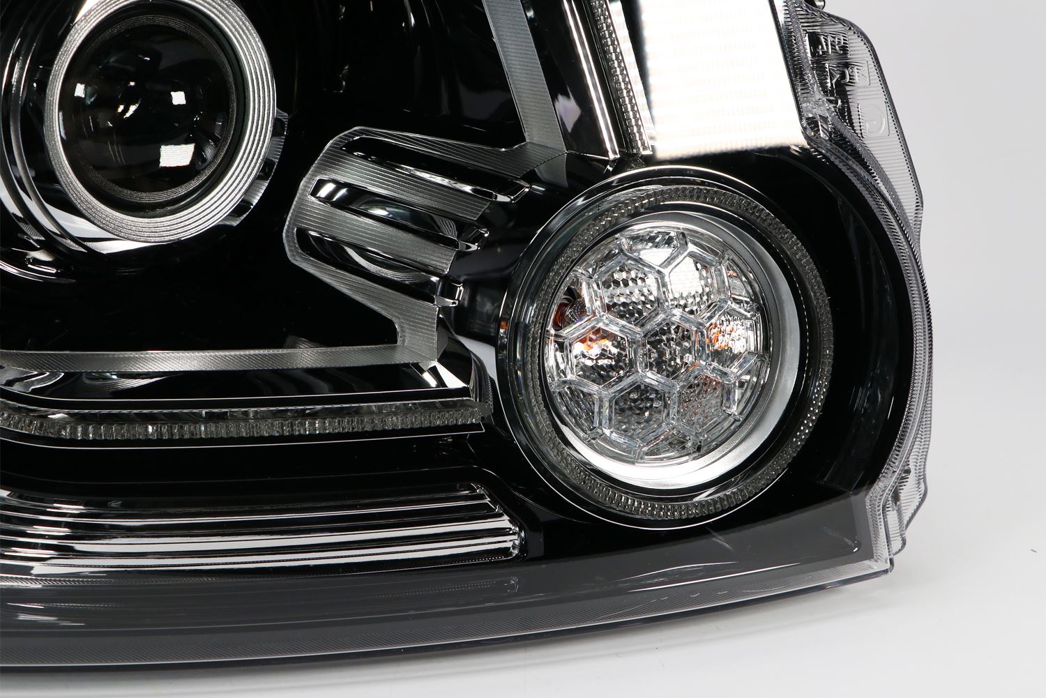 Land Rover Discovery Headlight Cover, Valeo OEM, OEM LR052379 - View 8