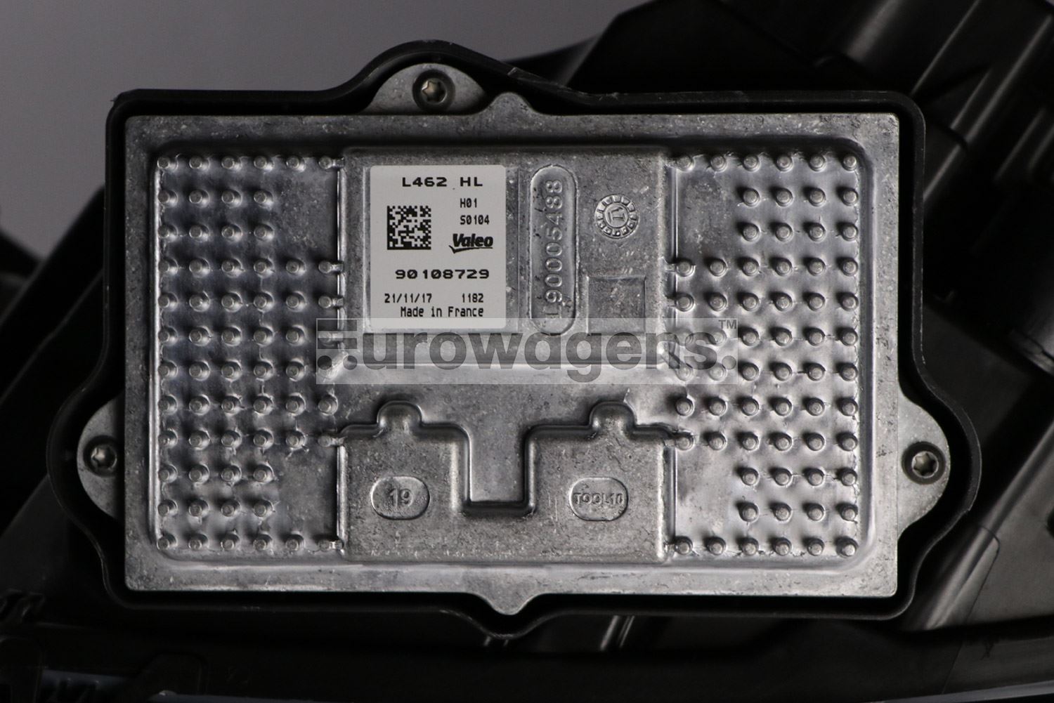 Land Rover Discovery Headlight Cover, Valeo OEM, OEM LR085646 - View 6