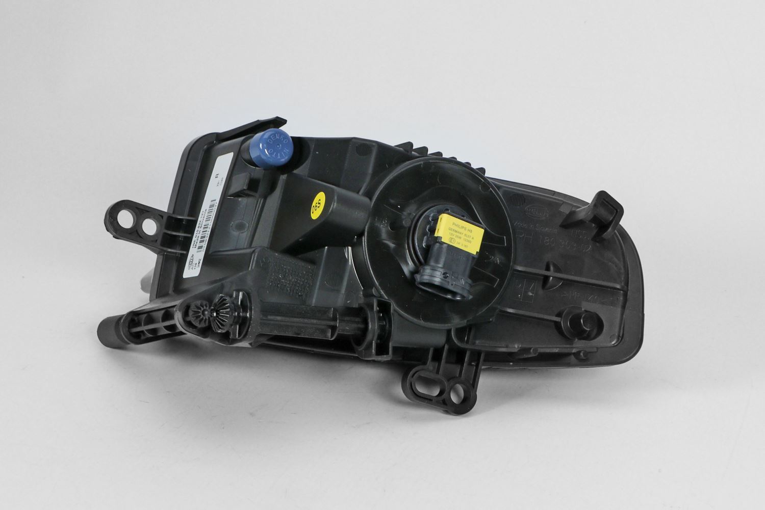 Hella Right Front Fog Light for Audi, OEM quality, OEM 8V0941700D - View 3