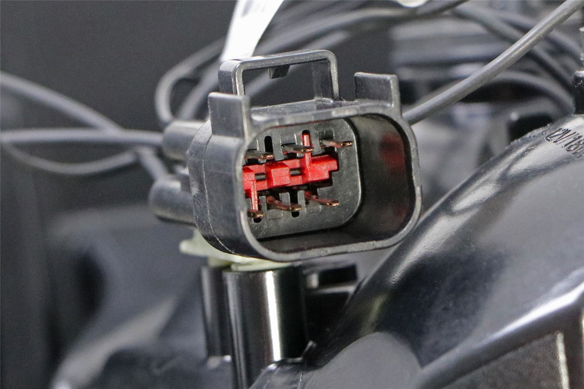 Hella LED Right Rear Light for Land Rover, OEM quality, OEM LR039796 - View 6