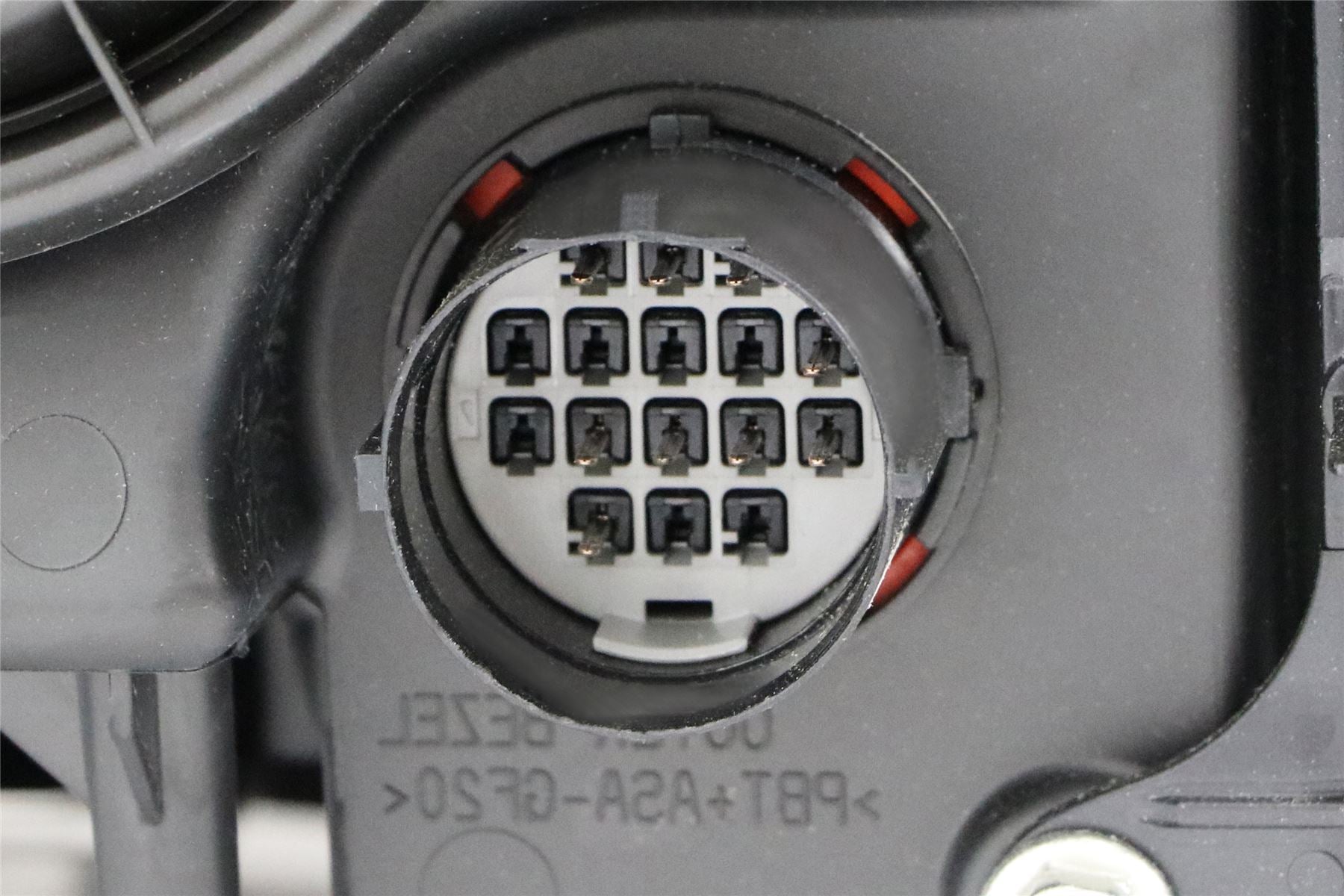 Hella Bi-Xenon Right Headlight for Land Rover, OEM quality, OEM XBC502260LZN - View 10