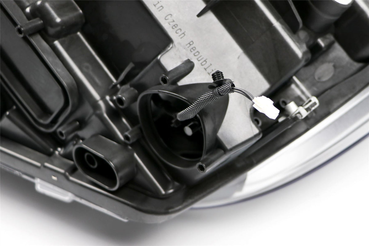 Hella LED Right Headlight for Volkswagen & MAN, OEM quality, OEM 7C1941036 - View 3