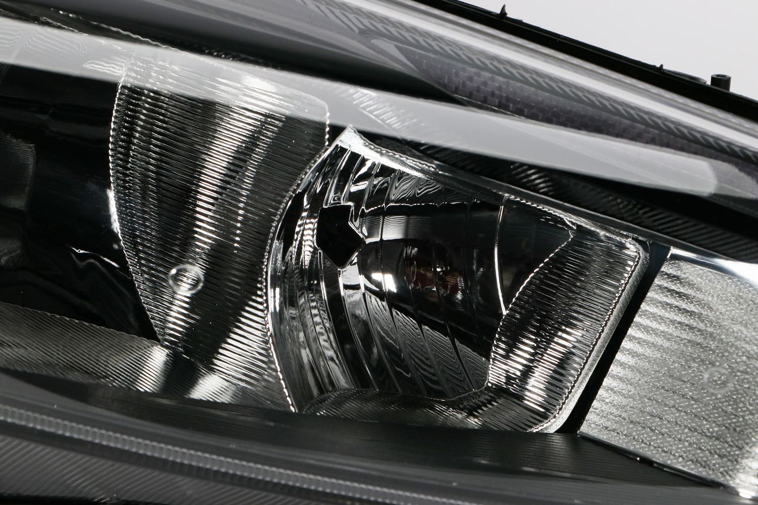 Hella LED DRL Right Headlight for Ford, OEM quality, OEM 1866233 - View 9