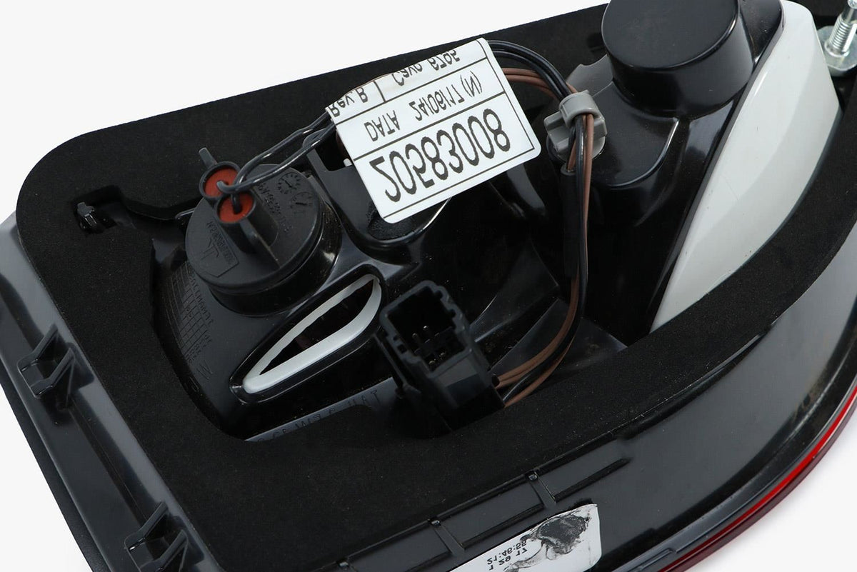 Vauxhall Insignia Right Rear Light, Magneti Marelli OEM, OEM 39107541 - View 2