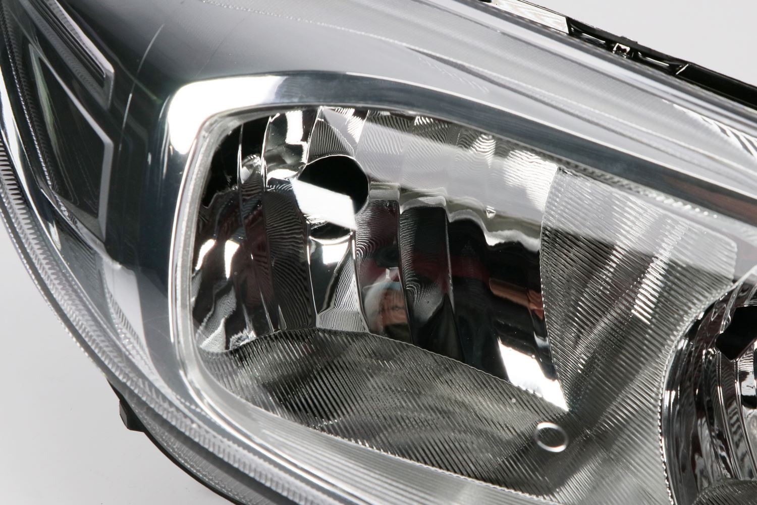 Hella Right Headlight for Ford, OEM quality, OEM 1866237 - View 5