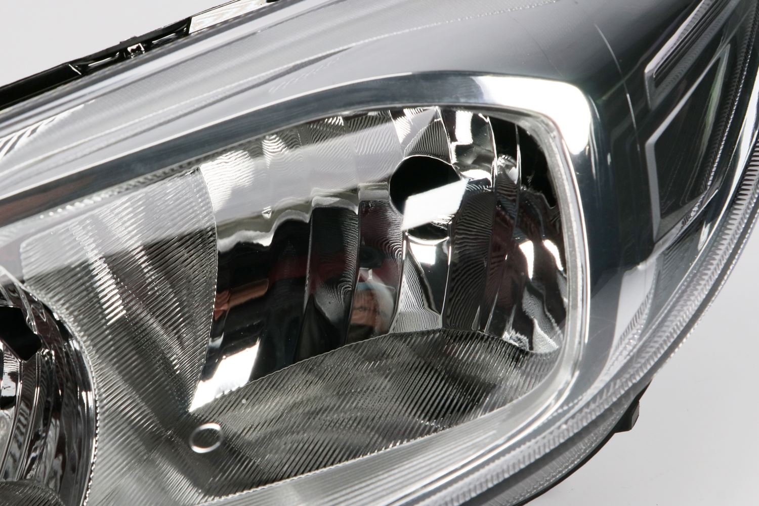 Hella Left Headlight for Ford, OEM quality, OEM 1866250 - View 6