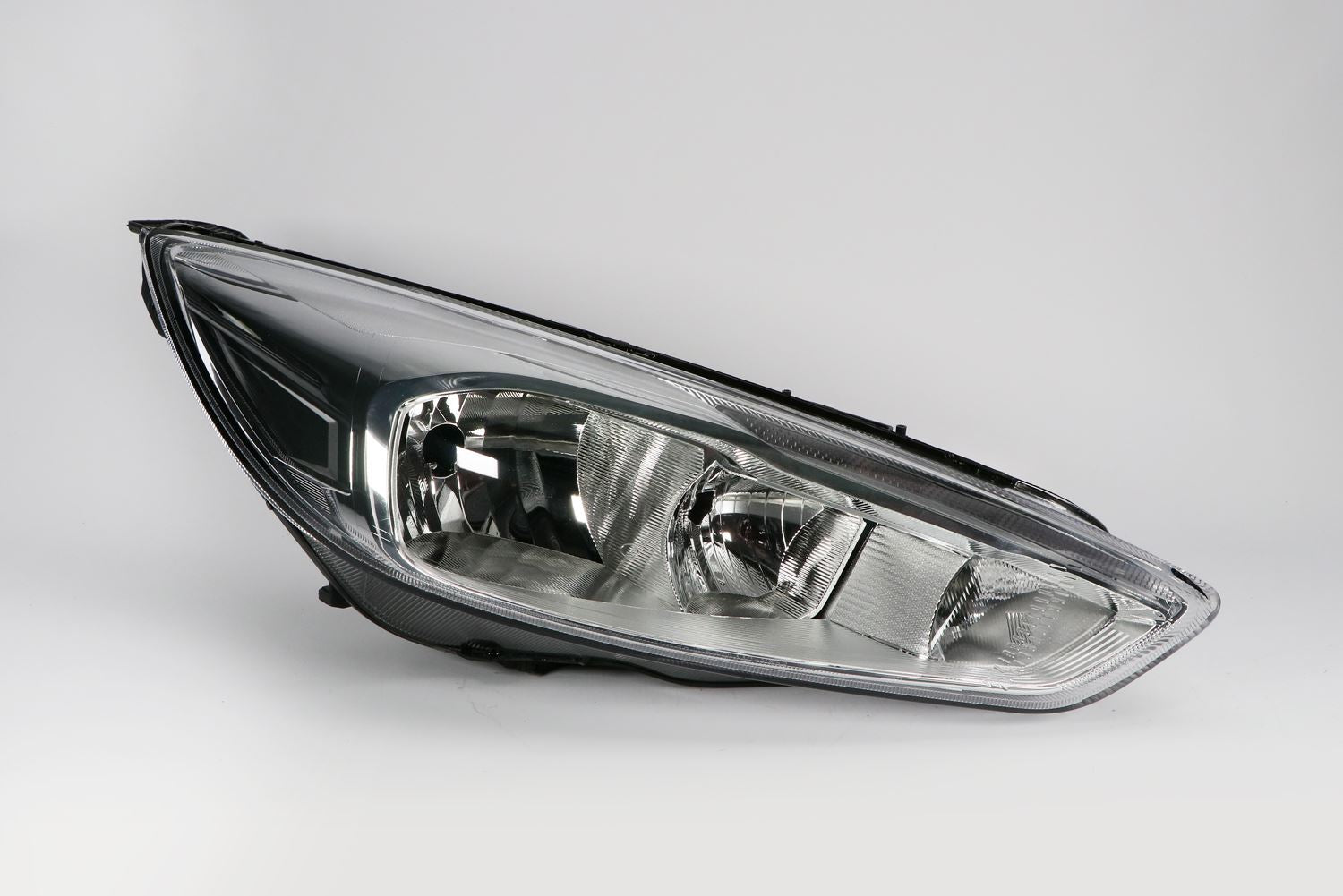 Hella Right Headlight for Ford, OEM quality, OEM 1866237, MPN 1LE 354 827-101